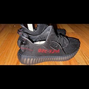 Kids yeezy size 7